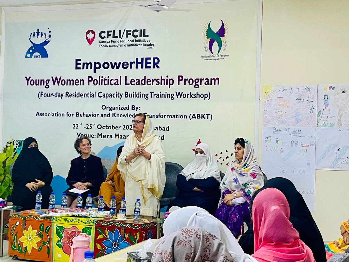 CanHCPakistan's tweet photo. #CFLI🇨🇦-supported #EmpowerHER @Abktsays is breaking down barriers to #GenderEquality &amp; advancing women’s political leadership in🇵🇰. 
@Scanlon_Leslie met with young🇵🇰women leaders, learning about their journeys, dreams,&amp; aspirations during the training workshop held in Islamabad. https://t.co/mFcdEWHj2U
