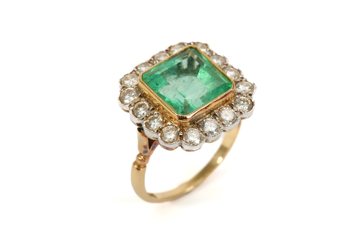 BespokeAuctions's tweet image. SOLD for £2500 in our recent sale: Lot 163 18ct White Gold Emerald and Diamond Ring. Now consigning for next sale 21 Nov. #emeraldring #diamondring #whitegold