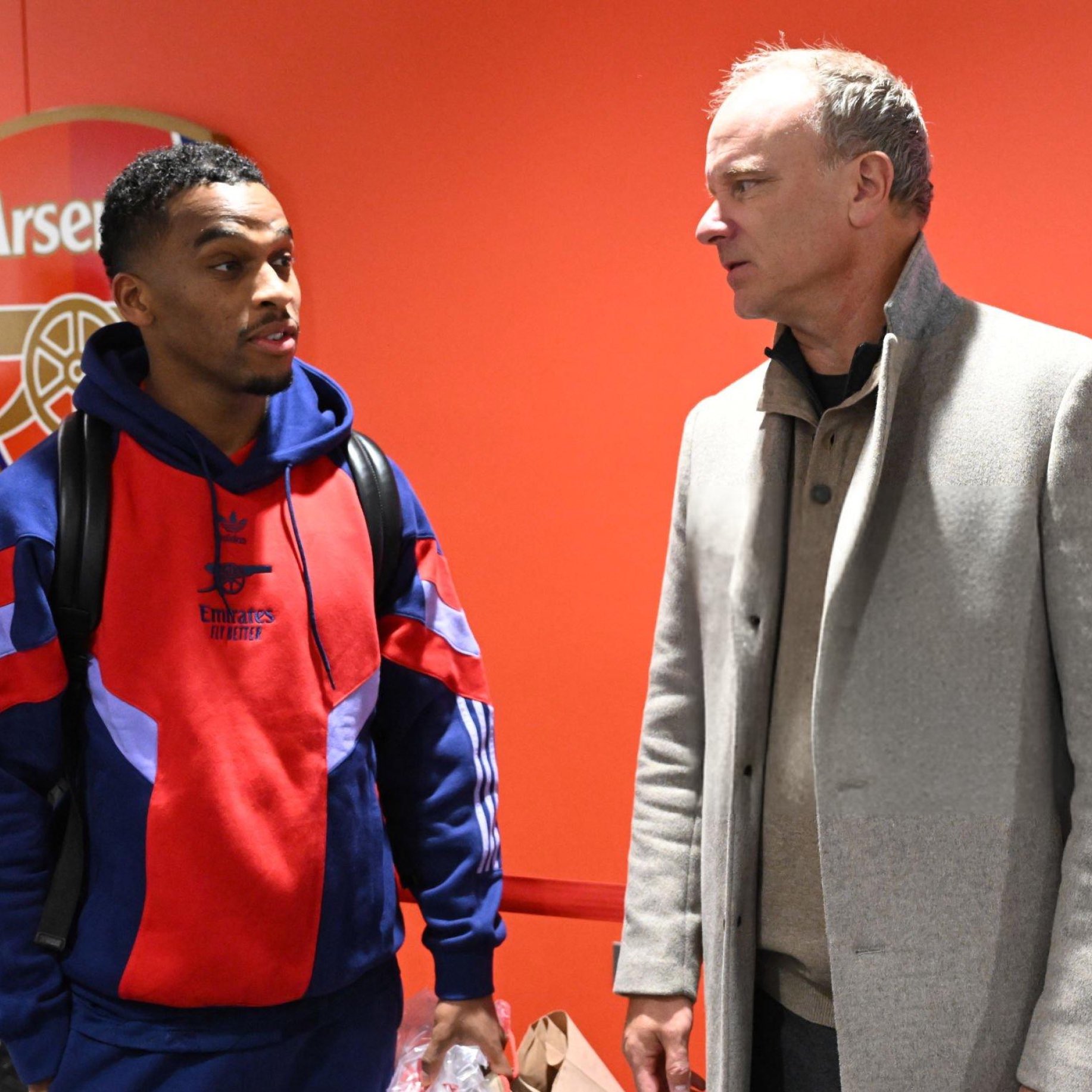 Fans joke 'it's Bobby Davro' as Declan Rice poses for a photo with the Arsenal legend😍😍