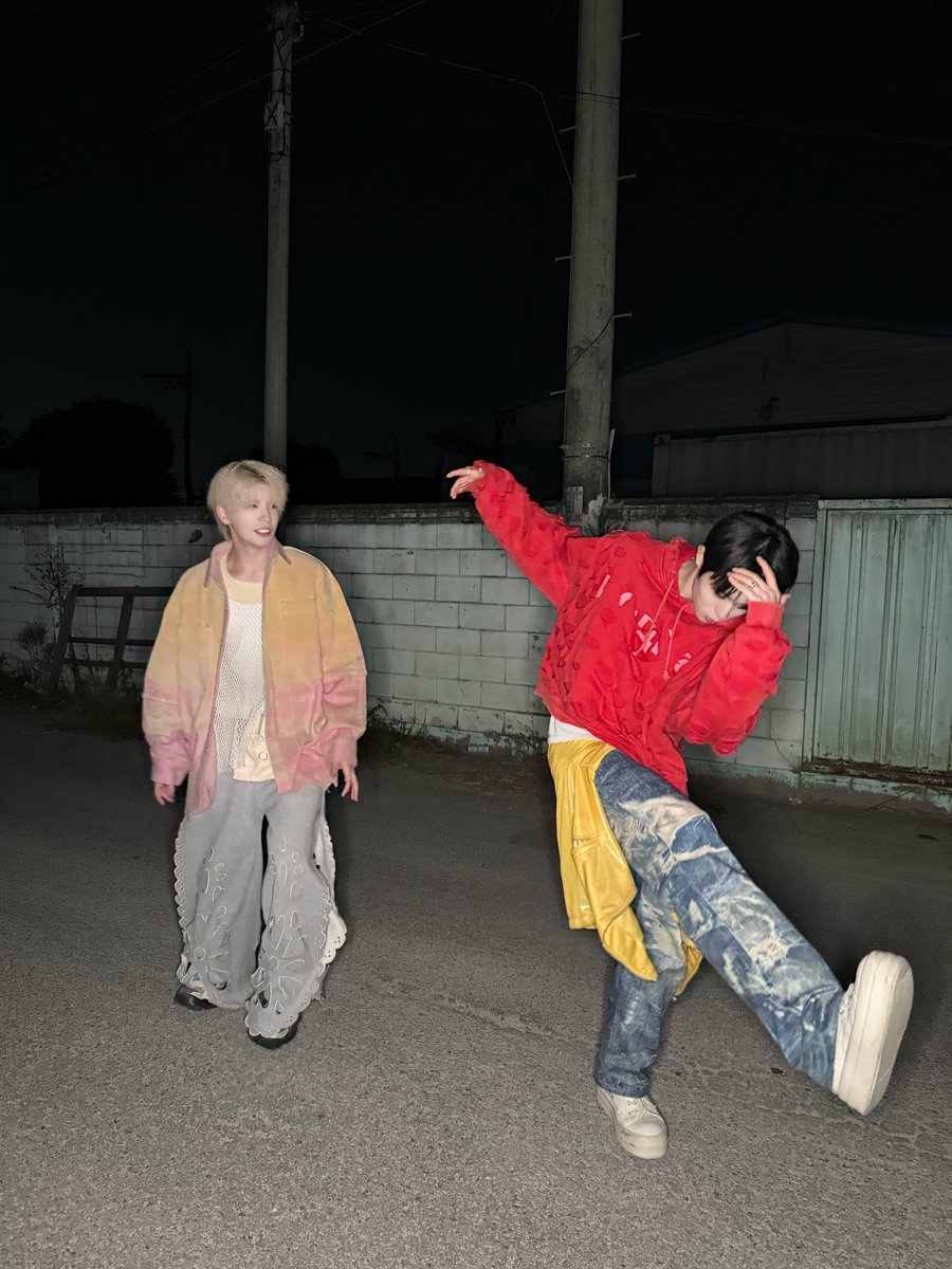 NEXZ_official's tweet photo. 훠우‼

#NEXZ #넥스지 #ネクスジ
#HYUI #휴이 #ヒュイ
#YUKI #유키 #ユウキ
#NALLINA #NEXZ_NALLINA https://t.co/EOXuFDA5lf