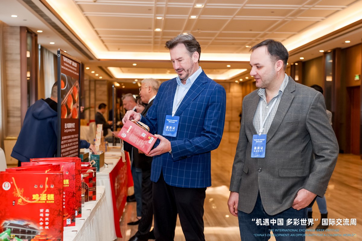 InZunyi's tweet photo. 🤝The "China's Development: An Opportunity for a Colorful World" international exchange week started in #Zunyi, #Guizhou province, on Oct 28. Over 40 international and domestic guests will explore Guizhou's landscapes and development during the week. #ZunyiUpdates https://t.co/1SvIzHhCG0