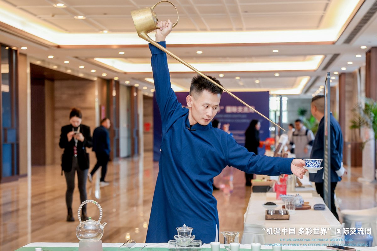 InZunyi's tweet photo. 🤝The "China's Development: An Opportunity for a Colorful World" international exchange week started in #Zunyi, #Guizhou province, on Oct 28. Over 40 international and domestic guests will explore Guizhou's landscapes and development during the week. #ZunyiUpdates https://t.co/1SvIzHhCG0