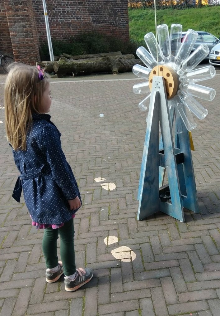 marcomout's tweet photo. @SchaapmanKarina Coole kuipen! Plastic flessen.. daar maak ik windmolens van met de leerlingen.
En.. het werkt prima.
#WINDeye https://t.co/HmecHfjPdT