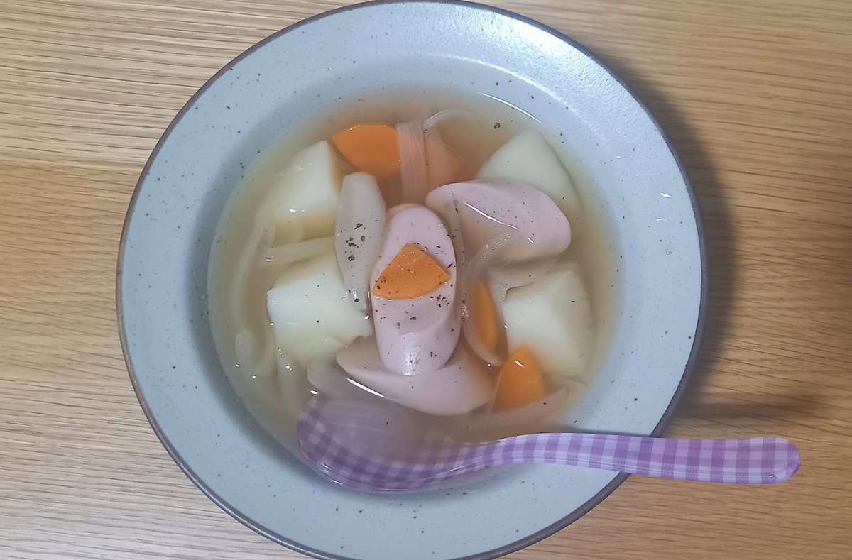 fukami2021's tweet photo. 夜勤明け
ミートソースパスタ
コンソメスープ
バナナヨーグルトアガベシロップ
家でパスタは数年ぶり😂 https://t.co/wQ6OdtLzsN