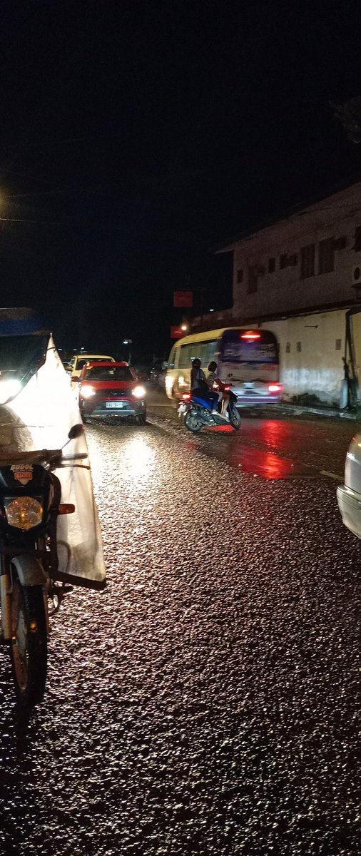 ur_darkie's tweet photo. Kadugay sang jeep🤦🏻

#iloilo https://t.co/BEHw1YXLJe
