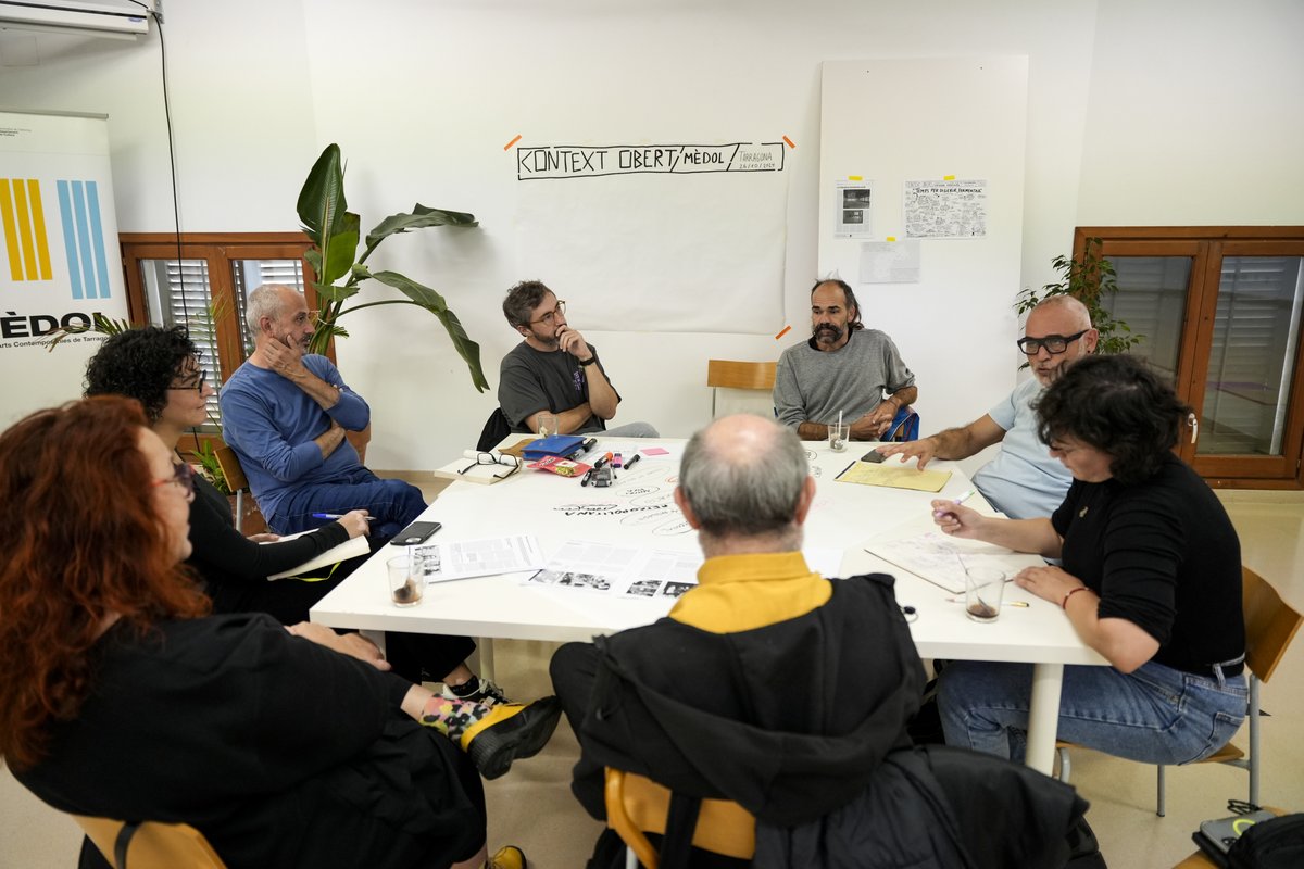 🔙​👥​ Dissabte passat, la #SalaPlana, va ser l’espai de debat del cicle “Context Obert”. 

​👁️‍🗨️​ La primera sessió va abordar temes com l'art contemporani professional a la regió i la importància d'entendre el context artístic "local" com un espai en constant transformació.