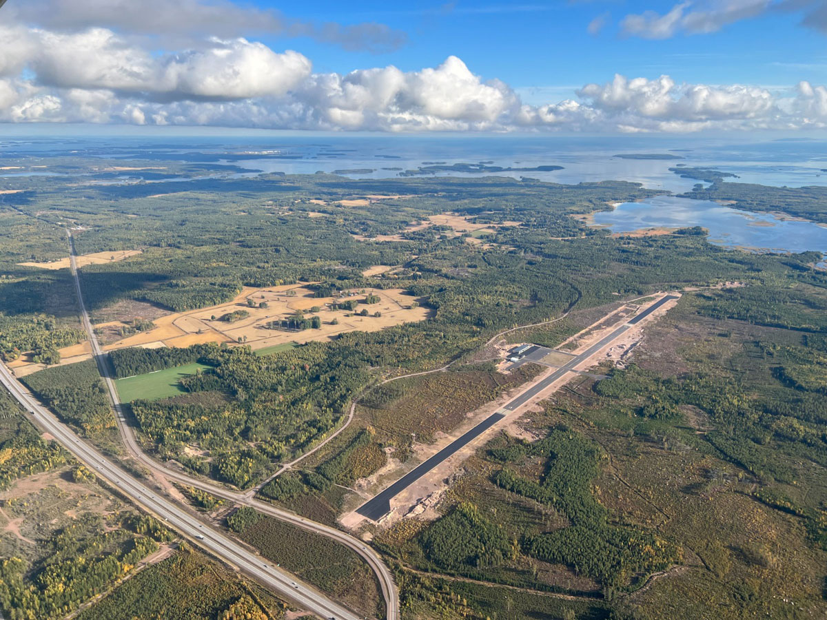 lentopostifi's tweet photo. Pyhtään lentopaikalle rakennetaan 5G-verkko lentokentän sekä dronekokeiluhankkeiden tarpeisiin https://t.co/QtrBRazDs4 #Pyhtää #RedstoneAero #EFPR #Digita #5G #drone #RPAS #ilmailu #lentoliikenne https://t.co/WUl5fRF0R3