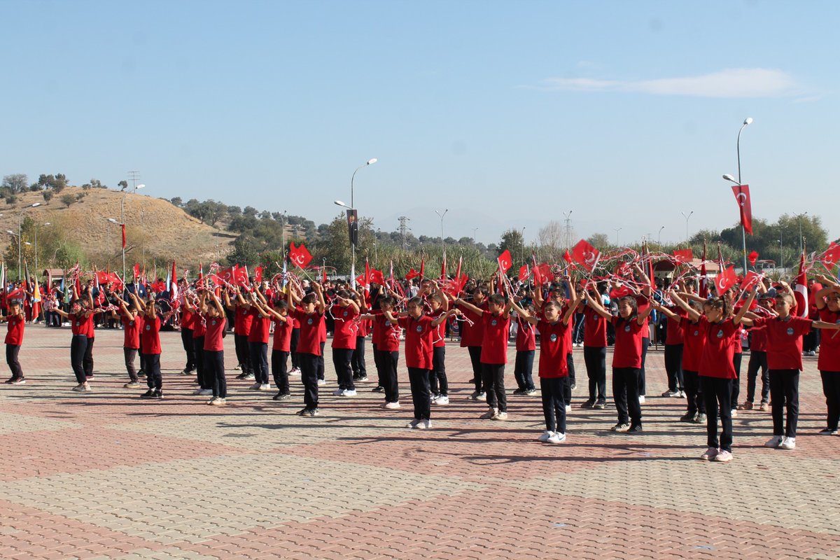 Cumhuriyetimizin 101. yılı coşkulu törenlerle kutlandı.
<a href="/izmir_ilmem/">İzmir İl Milli Eğitim Müdürlüğü</a> <a href="/Yusuf__Tekin/">Yusuf Tekin</a> <a href="/yahsiomer/">Dr. Ömer YAHŞİ</a> <a href="/cafer_tosun61/">Cafer Tosun</a> <a href="/Duygu__uzun/">Duygu Çevirgen Uzun</a> @SemaCifci