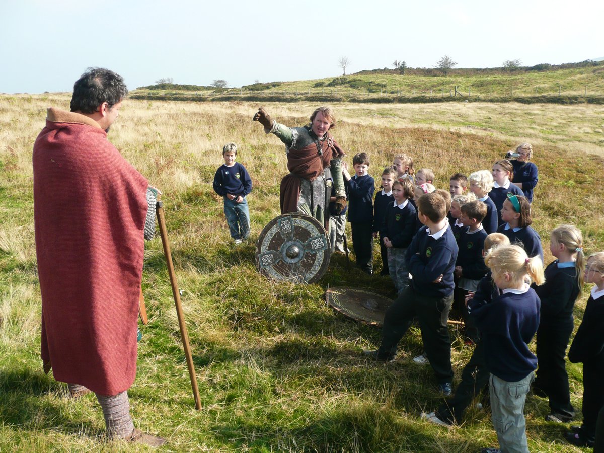 HeritageFundUK's tweet photo. In 2003, we funded the Heather and Hillforts project in Denbighshire, Wales with £50,000 to conserve the landscape and uncover its Iron Age history! 🌿 Explore the project here 👉 https://t.co/jIL8LoMLfa

#Heritage #NationalLottery30 #30ProjectsFor30Years https://t.co/rYd65D0zD9