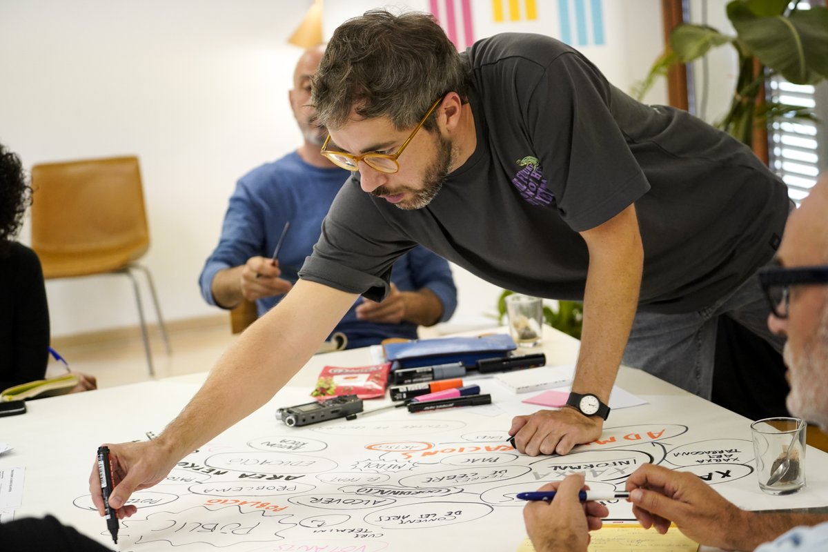 medol_TGN's tweet photo. 🔙​👥​ Dissabte passat, la #SalaPlana, va ser l’espai de debat del cicle “Context Obert”. 

​👁️‍🗨️​ La primera sessió va abordar temes com l'art contemporani professional a la regió i la importància d'entendre el context artístic "local" com un espai en constant transformació. https://t.co/DMBuCuVZzV
