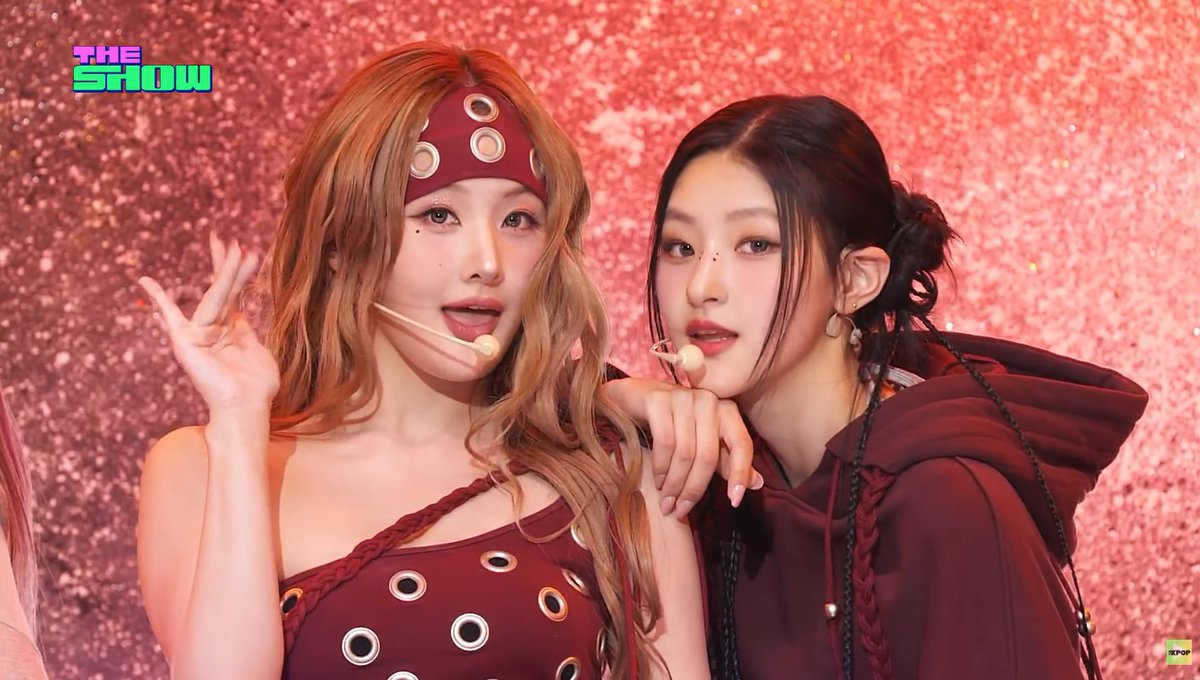 JaaThuan's tweet photo. สาว ๆ จูบชีวิตพา 'Get Loud' เข้าชิง TheShow Choice วันนี้
#KiOF #KISSOFLIFE #TheShowChoice #getloudwithkiof #GetLoud https://t.co/qtW13Wq1N3