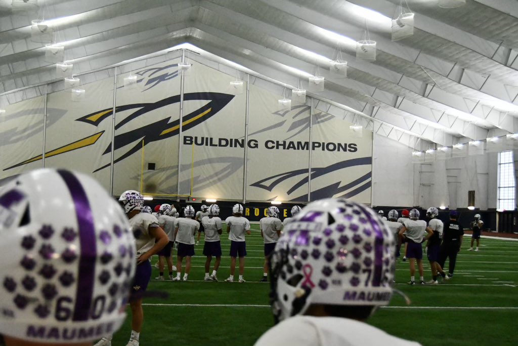 MaumeePantherFB's tweet photo. Had a great practice yesterday at @ToledoFB indoor facility! Great way to start preparation for the playoffs! #WIN #CloseTheDeal https://t.co/Z2qTDy4YC9