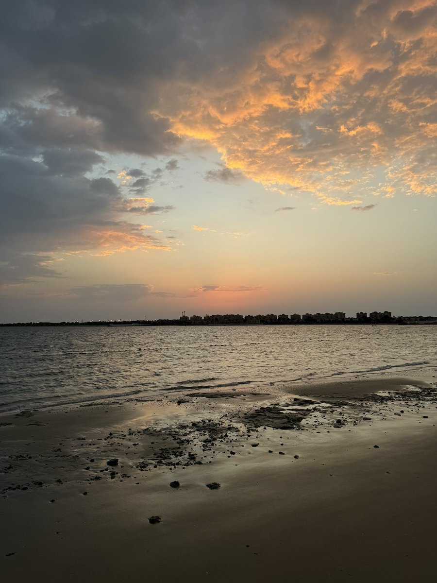 qiwwiq's tweet photo. Grateful for these sunrise moments in Jubail 🌅 
Only two months till goodbye! https://t.co/uAWrYc9lXN
