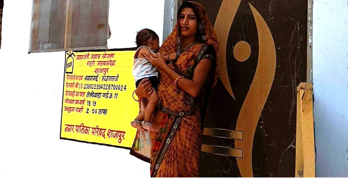 pmay_ujjain's tweet photo. #9YearsofTransformingLives
प्रधानमंत्री आवास योजना - शहरी लाखों लाभार्थियों के जीवन में आए सार्थक बदलाव का हिस्सा रही है I पक्के घर का मालिकाना हक पाकर लाभार्थी गर्वित महसूस करते हैं I 
#PMAYUrban #HousingForAll  #GharHuaApnaPuraHuaSapna #MeraGharMeraAbhimaan
#PMAYUMP https://t.co/FgN70WmEk3