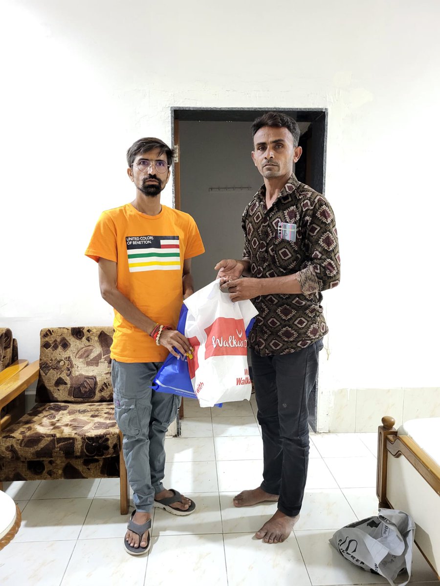 રાજ્કોટ જિલ્લા ના ધોરાજી ઉપલેટા ના ધારાસભ્ય શ્રી મહેન્દ્રભાઈ પાડલીયા  શહેર ભાજપ પ્રમુખ કિરીટભાઈ પાદરીયા જીગ્નેશભાઈ ડેર દ્વારા વસ્ત્રદાન કરીને સમાજ સમક્ષ "જન સેવા એ જ પ્રભુ સેવા" મંત્રને ચરિતાર્થ કર્યો છે અને ઉદારતાનું ઉત્તમ ઉદાહરણ પૂરું પાડ્યું છે
ઉપલેટા સંયોજક 
વિપુલ બારૈયા
