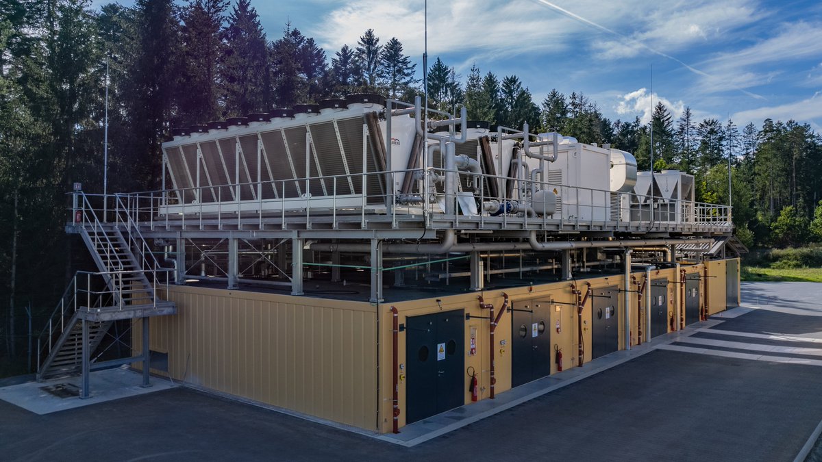 DLR_de's tweet photo. Entwicklung und Test von Brennstoffzellen-Antriebssystemen im Megawatt-Bereich: Unser neues Testfeld #BALIS in Empfingen wurde in Betrieb genommen. Diese Anlage erforscht Wasserstoff-Brennstoffzellen mit bis zu 1,5 Megawatt Leistung. ⚡️ Mehr Infos: https://t.co/TUrqJlqIDu 1/2 https://t.co/IvxTZDDDgu