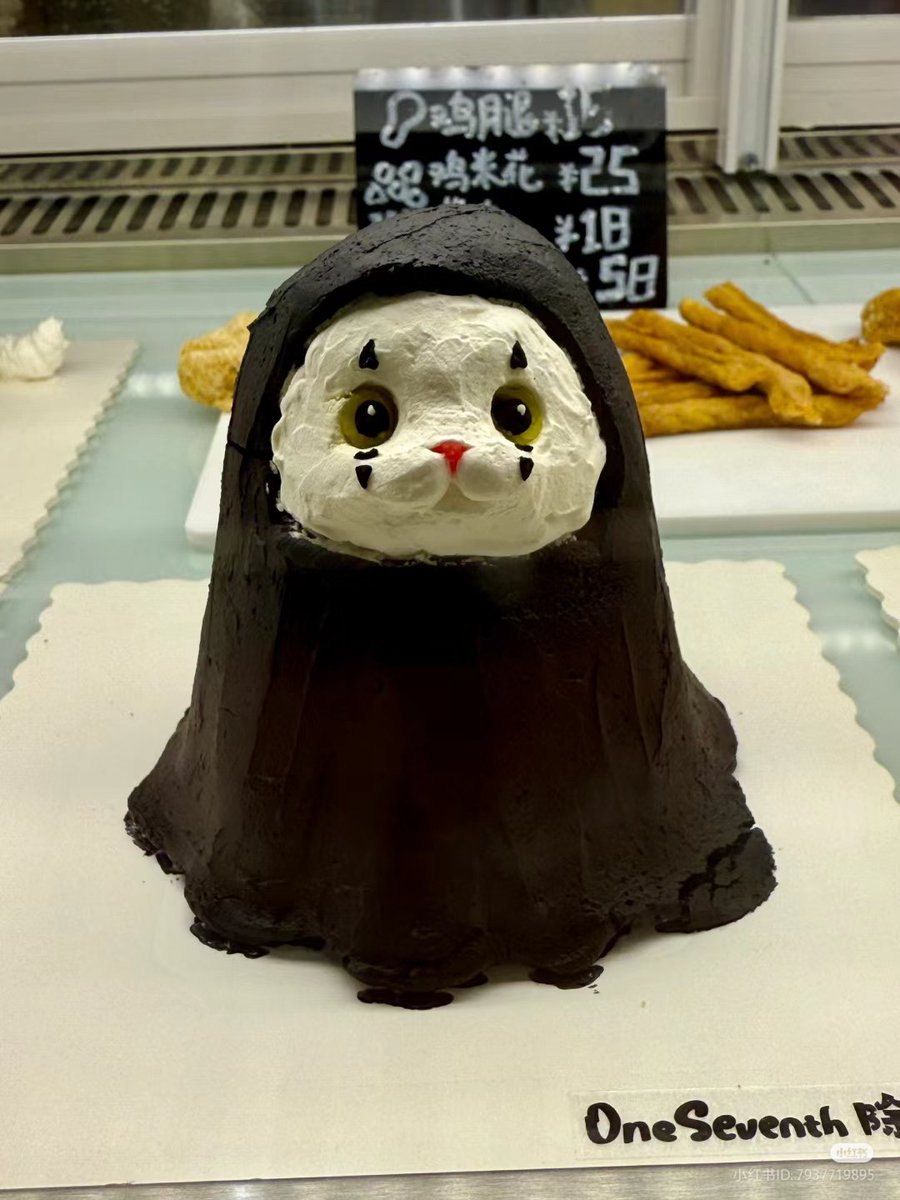 nocontextscats's tweet photo. Spooky cake 👻 https://t.co/HMpwNW5570