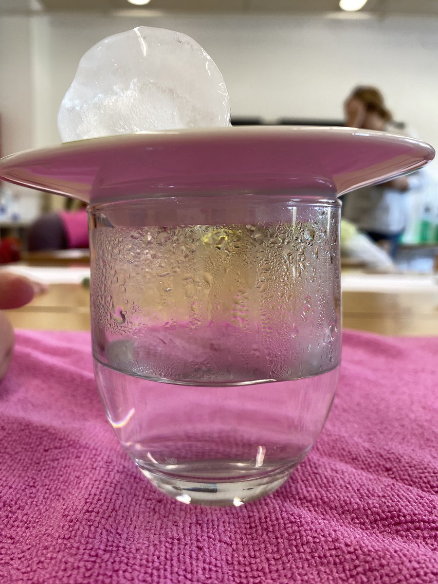 EscolaMadorell's tweet image. Experimentem per descobrir com es formen els núvols ☁️🌧️
.
.
#MiradesCuriosesPerEntendreElMon #somMadorell #molinsderei @aliancesmagnet @ccitub