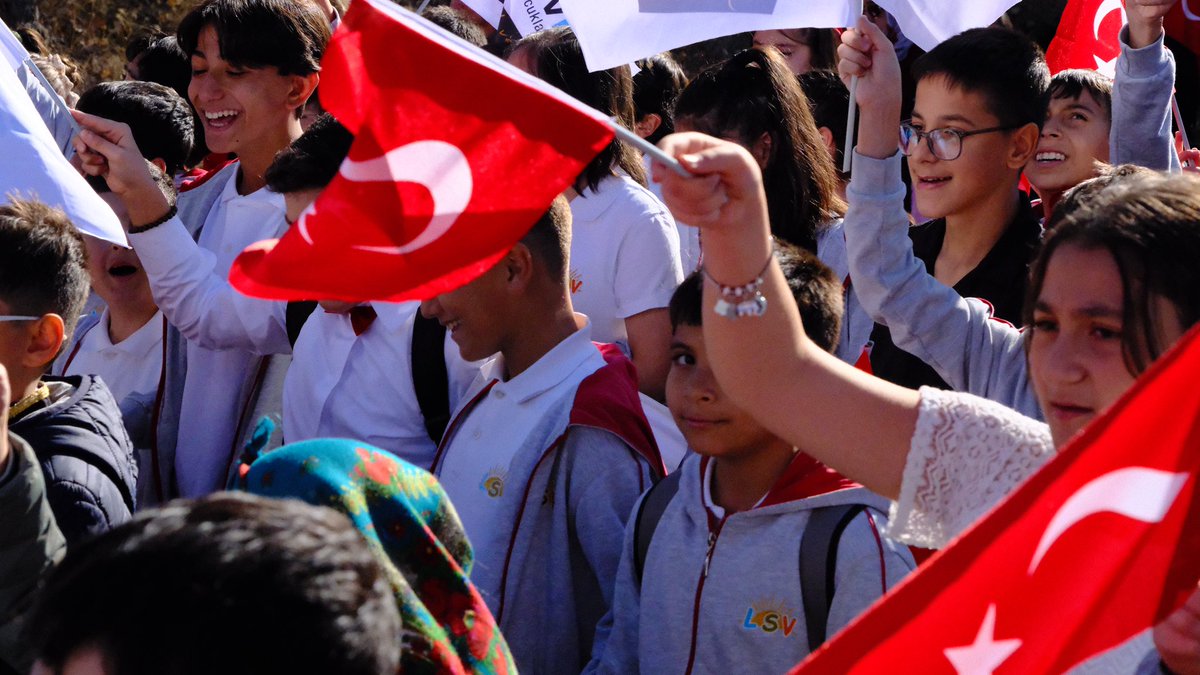 losev1998's tweet photo. Bu coşku hiç bitmez🇹🇷
İLELEBET CUMHURİYET! https://t.co/qRARQxeGmb