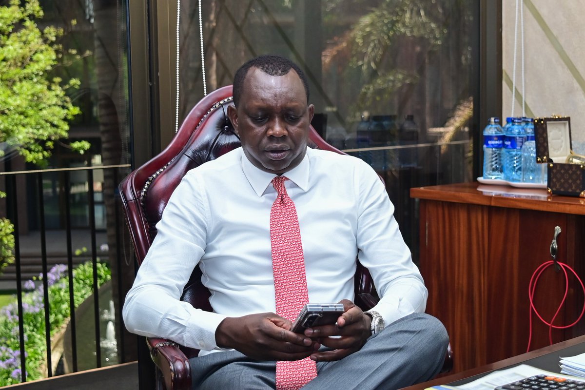 Overcoming distractions and focusing on one's GOALS is a boss move.

Hapa kazi tu!