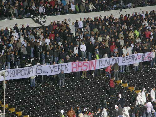 Çalışanlarınıza iş ahlakı hakkında seminerler düzenleyin. Görev başında, mesai saatlerinde alkol alıp saygı sınırlarını aşan kahpe evladı çalışanınız, mesai saatlerinde çok içmek istiyorsa ağzıyla içsin. Yoksa bir Beşiktaşlı çıkar, ağzıyla burnunu yer değiştirir. <a href="/aspor/">A Spor</a>