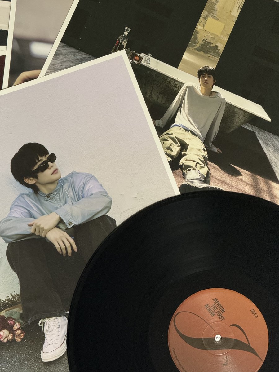 재현이 엘피 왔다...💿💿❤️❤️