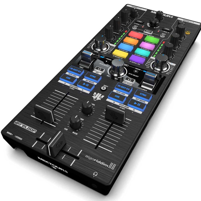 snrec_jp's tweet photo. 【今週の記事より】
#LaidbackLuke とのコラボで実現したポータブルDJコントローラー
Reloop Mixtour Proが発売
https://t.co/KE1GCPlIJy
djay Proを用いれば主要ストリーミングサービスから楽曲を自由に選んでDJプレイが可能です
#reloop #DJコントローラー #レイドバックルーク
@dirigentjp https://t.co/6EmisDmV1O