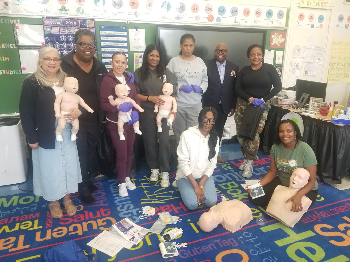 ops_district's tweet photo. Forest streets very own Nurse Hydah hosted a Saturday morning CPR certification class for Forest Staff. Dr. Fitzhugh stopped by to witness how informative the class was. Congrats to our certified staff. #ForestStrong! #goodtogreat #movingintogreatness #Orange💪🏾 https://t.co/mpOBTOK5eg