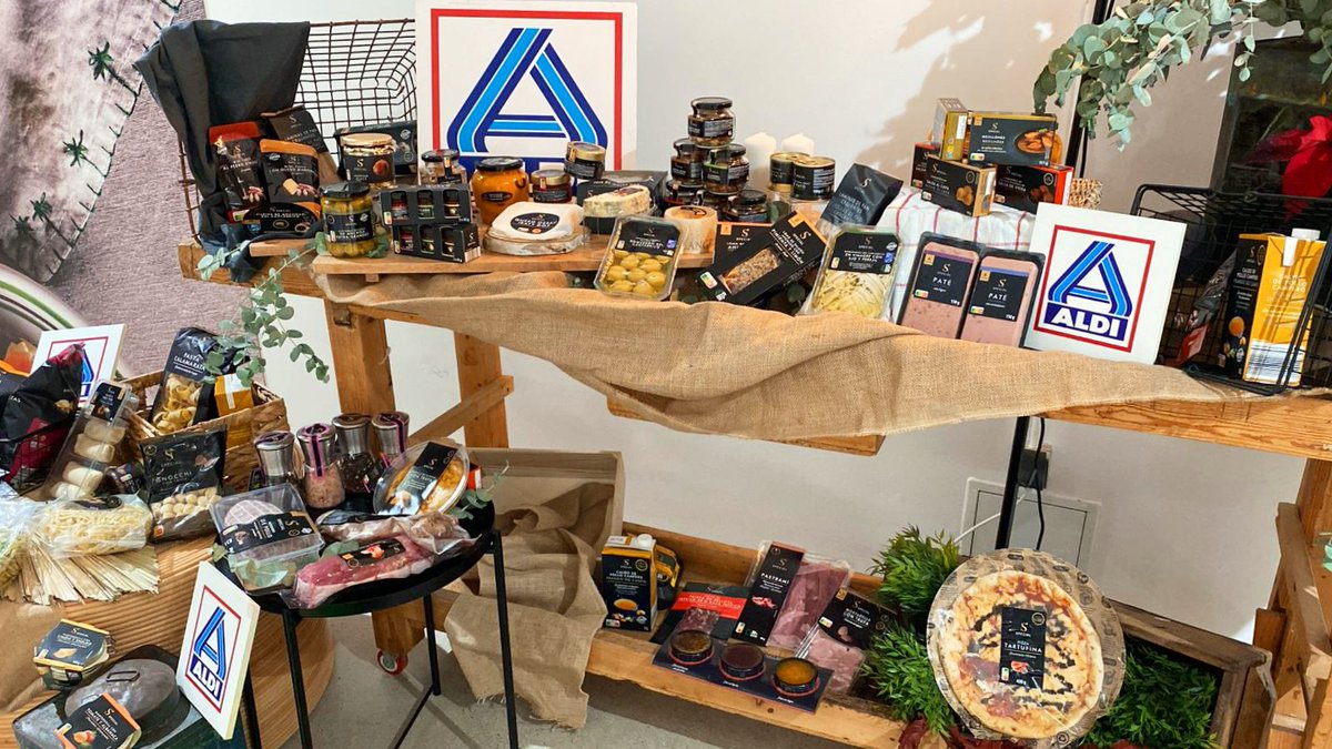 Aldi_es's tweet photo. ¡Pero hoy también presentamos nuestra gama #SpecialALDI! 🎄🍫🍪 

COMENTA tu producto fav y TE DOY UN TROCITO. https://t.co/AbbTuiqoSp