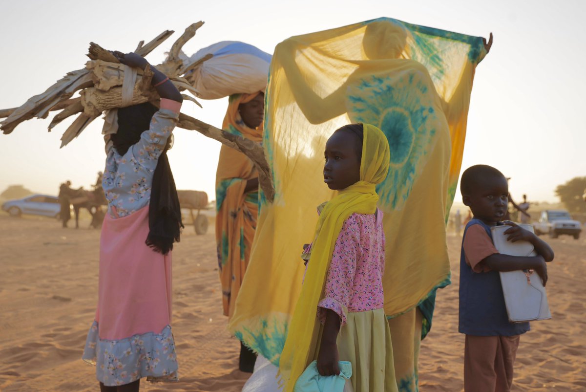 Nearly 90% of refugees crossing the border are women and children.

Forced to leave everything behind,they arrive with little more than the clothes on their backs.

They’ve survived things no one should have to endure. 

This is a steep price to pay in their search for safety.