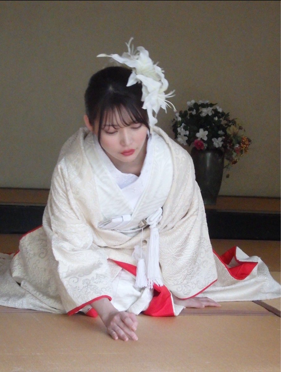 .｡*ﾟ+.*.｡   特装版カウントダウン　ﾟ+..｡*ﾟ+

〆切まであと　26日　！！

なんと、本誌では白無垢姿も…！
にとりんと永遠の契りを交わせるのは…特装版だけです笑💍✨

ご予約はこちら↓
https://t.co/v3hmr7CneK https://t.co/thsk1tNs9B