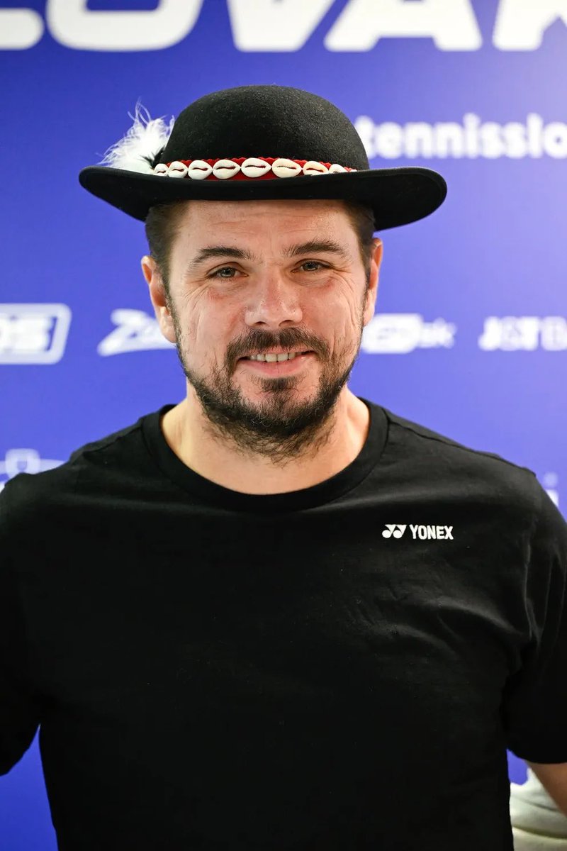 Wearing the traditional Slovakian hat in Bratislava 🇸🇰😂 

<a href="/stanwawrinka/">Stanislas Wawrinka</a> | <a href="/ATPChallenger/">ATP Challenger</a> 

(📸 credit : TASR)