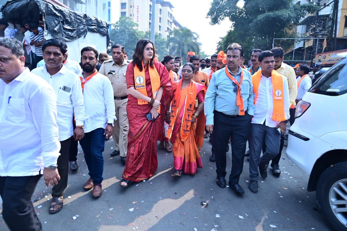 priyankac19's tweet photo. Also joined MVA’s candidate from Kalyan West, @ShivSenaUBT_ ‘s Shri Sachin Basare today as he filed his nomination to defeat the Mahajhoothi Gathbandhan’s multiple candidates - official and ‘Independent’ ones

फक्त मशाल! 
हाच  तो क्षण. . हीच ती वेळ https://t.co/h9of6PqRPh