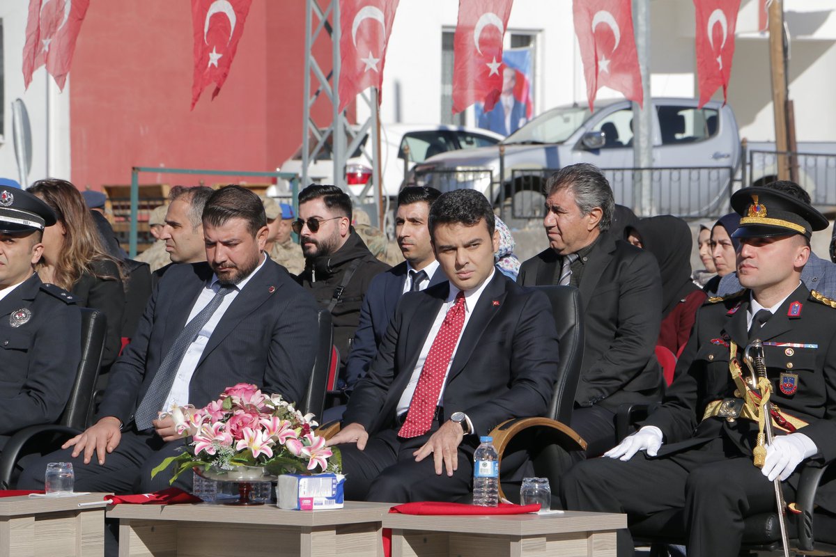 AlacakayaResmi's tweet photo. Cumhuriyetimizin 101. Yılını İlçemizde Büyük Coşkuyla Kutladık.

Başta Büyük Önder Mustafa Kemal Atatürk olmak üzere istiklalimizin tüm kahramanlarını saygıyla, rahmetle ve minnetle anıyoruz 🇹🇷 https://t.co/iO1aBawBKX