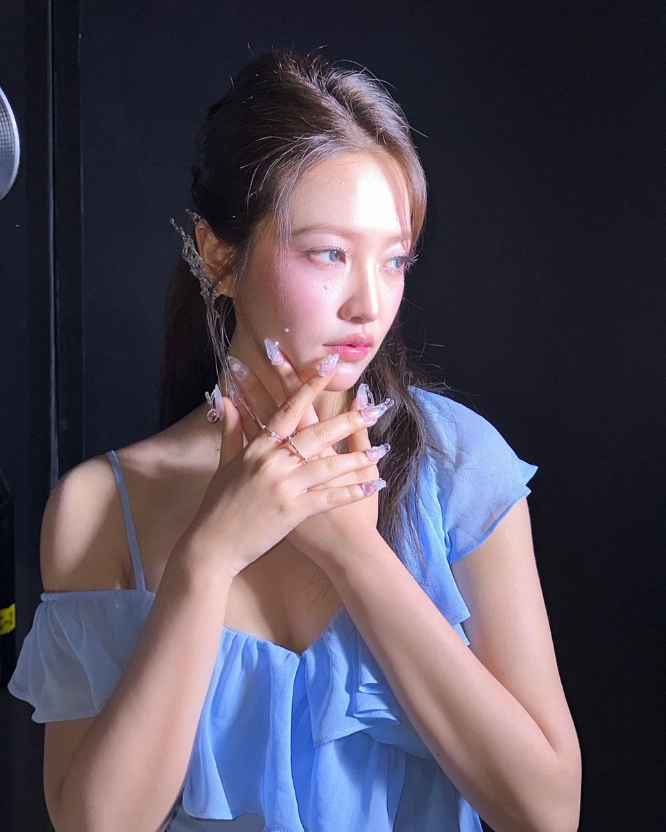 [INSTAGRAM POST] - 7P

this genre is fantasy. 🧝🏼‍♀️
instagram.com/p/DBtDUCDv-nb

<a href="/RVsmtown/">Red Velvet</a> #RedVelvet #레드벨벳 #Yeri #예리 #Cosmic 
241029 · 19:00:52 KST