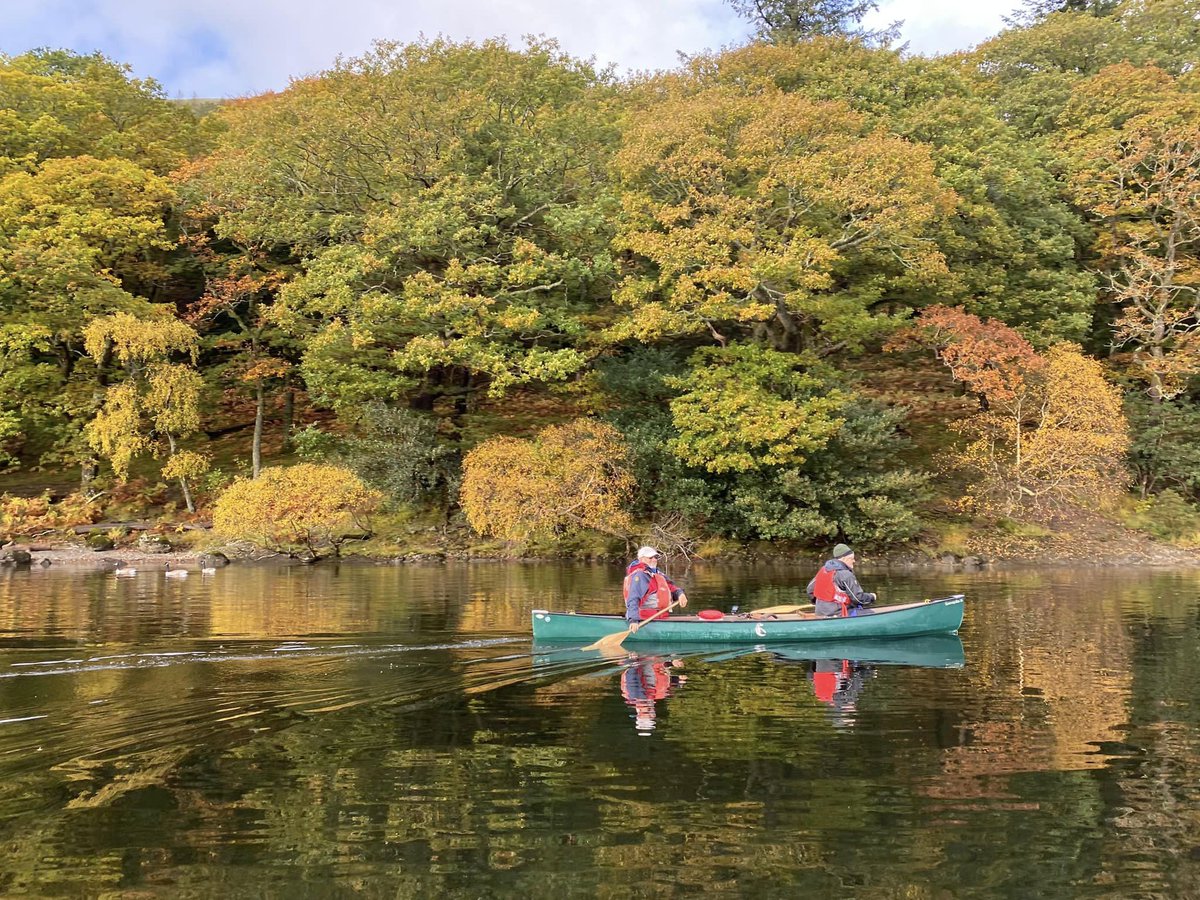 lfhkeswick's tweet photo. With autumn colours as stunning as this, why go anywhere else 😃 come see the autumn colours at Keswick for yourself in our centrally located guest house, rooms available this week at https://t.co/wZcNeqInkG #autumnvibes #TreatYourself #autumncolors #getoutside https://t.co/n6tTNllUCF