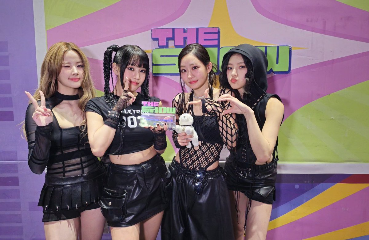 theshow_offcl's tweet photo. 10월 29일 더쇼초이스 주인공은? #KISSOFLIFE 의 #Get_Loud 입니다! 더쇼초이스의 수상을 축하합니다! #더쇼 #THESHOW @KISSOFLIFE_S2 https://t.co/X3jbhYz0Ub