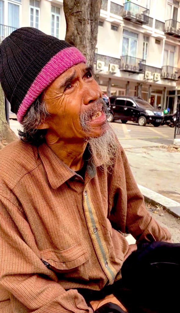 uiuiuiiii_'s tweet photo. Lansia (64) Di Rampok?? Ko Bisa?

Saku celana sampai di robek tabungan satu-satunya raib tak tersisa

A Thread https://t.co/TK7dCydng6