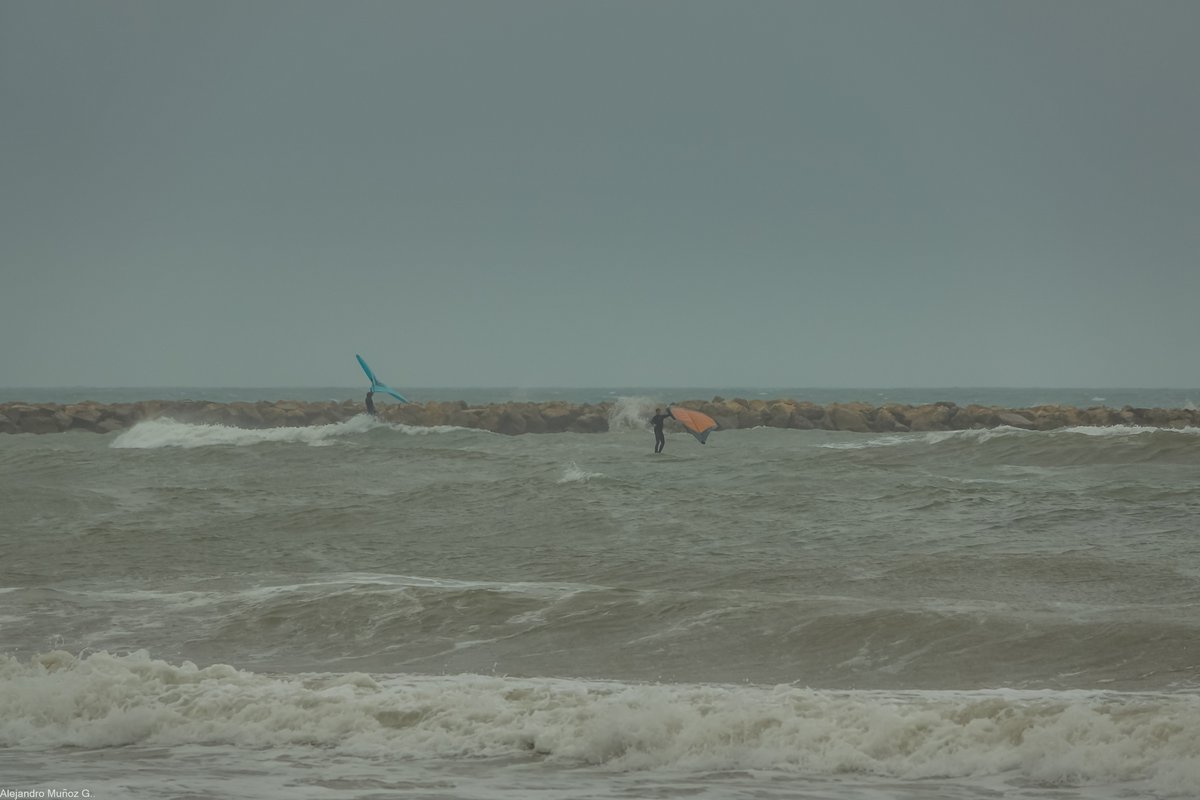 AlexMuozGarc's tweet photo. #BonDia 🔴⛈️
#BuenosDías #viento #lluvia y el #mar muy #alterado en el #paseomatinal por la #playa de #Massalfassar #Valencia
@MeteoMorella @apuntoratge @oratgenet @avamet @Valencia_WX @1967fct @AEMET_CValencia @PardoMerelo @endirecte_apunt @alex_blanquer https://t.co/ywYSR6Dcgd