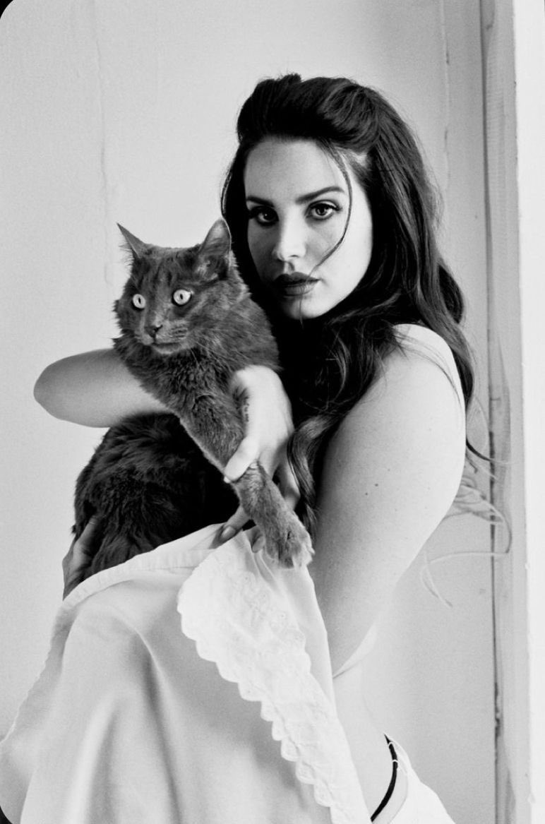 aliciaalavigne's tweet photo. lana del rey https://t.co/Ixks3He72y