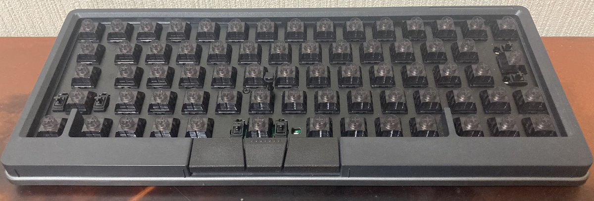 icchoco's tweet image. こいつを、こうして、こうじゃ！

かなりイメージ変わった！

#HHKB #HHKBstudio #HappyHackingKeyboard