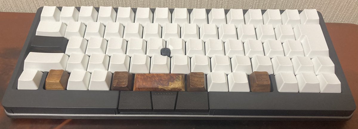 icchoco's tweet image. こいつを、こうして、こうじゃ！

かなりイメージ変わった！

#HHKB #HHKBstudio #HappyHackingKeyboard