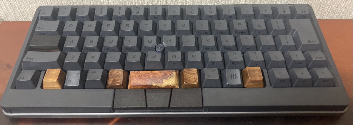 icchoco's tweet image. こいつを、こうして、こうじゃ！

かなりイメージ変わった！

#HHKB #HHKBstudio #HappyHackingKeyboard
