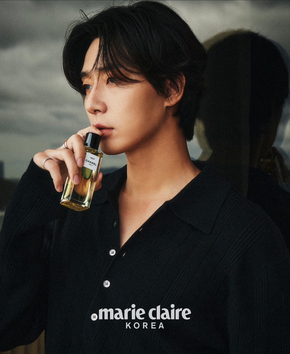 key95655916's tweet photo. I received it today.
It was sooner than I thought.
SeoJun at the awards ceremony and SeoJun at CHANEL🎊🎉👏🫶
When I look at these photos, I can almost hear SeoJun’s narration.
#ParkSeoJun
#CHANEL
#Resemble
#2024MarieClaireAsiaStarAwards
#marieclaireKOREA https://t.co/TPrHhHEvOy
