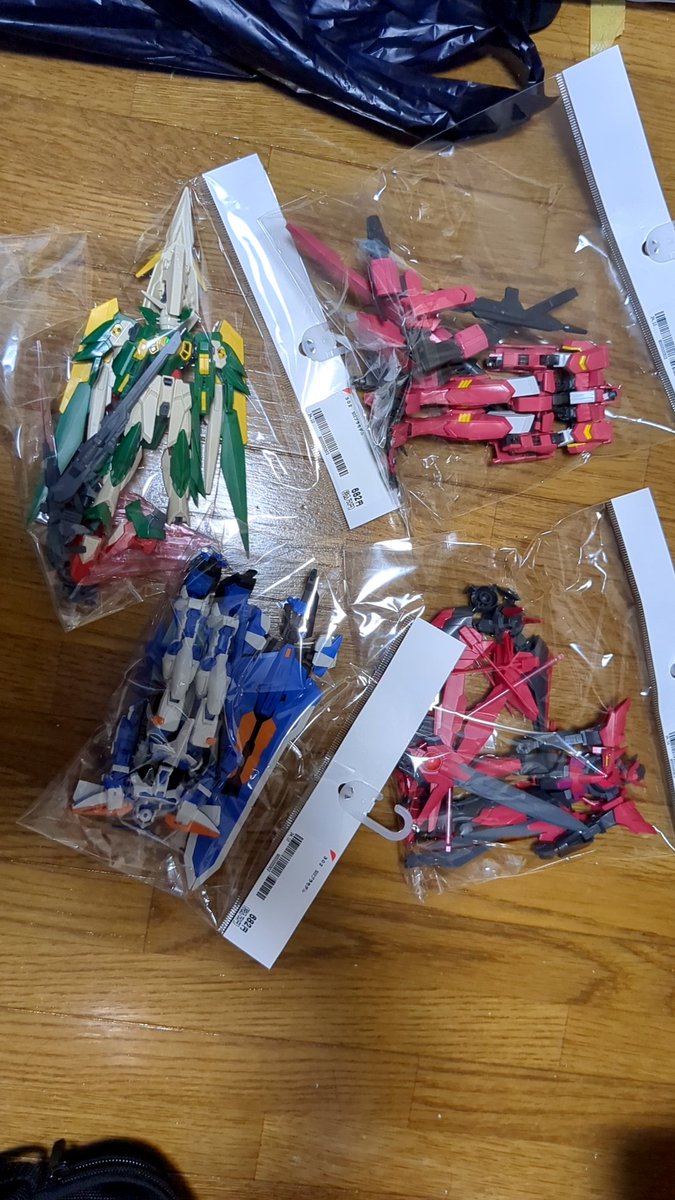 masapula9mm's tweet photo. BOOK・OFFやるやん https://t.co/tXNAdf2Ds3