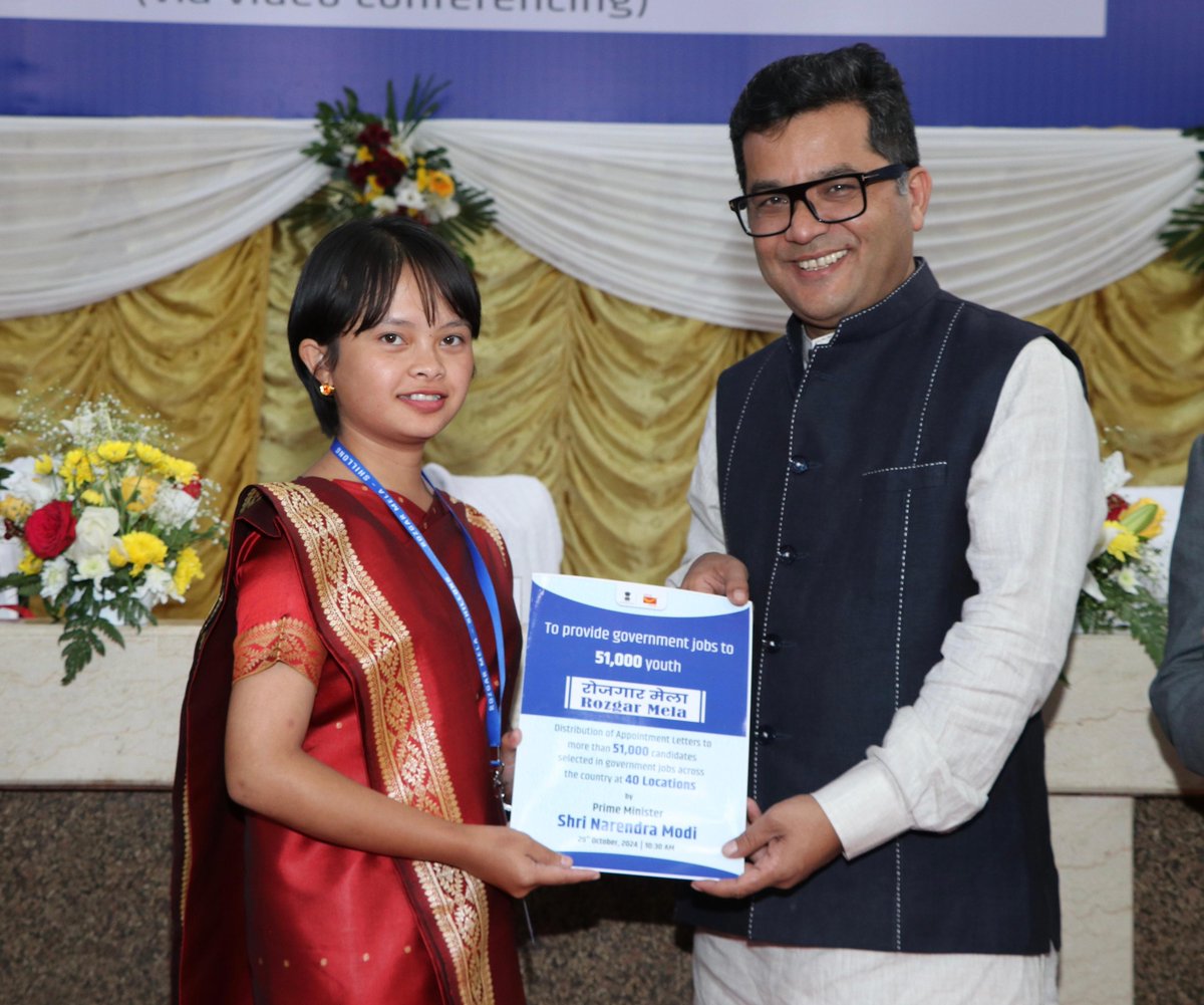 MeghalayaGov's tweet image. Hon'ble Union MoS for External Affairs and Textile, Shri. @PmargheritaBJP ji today #Distributed appointed letters to aspirants at #RozgarMela in #Shillong @DiprMeghalaya @PMOIndia @PIBShillong (meghalaya.gov.in/sites/default/…)