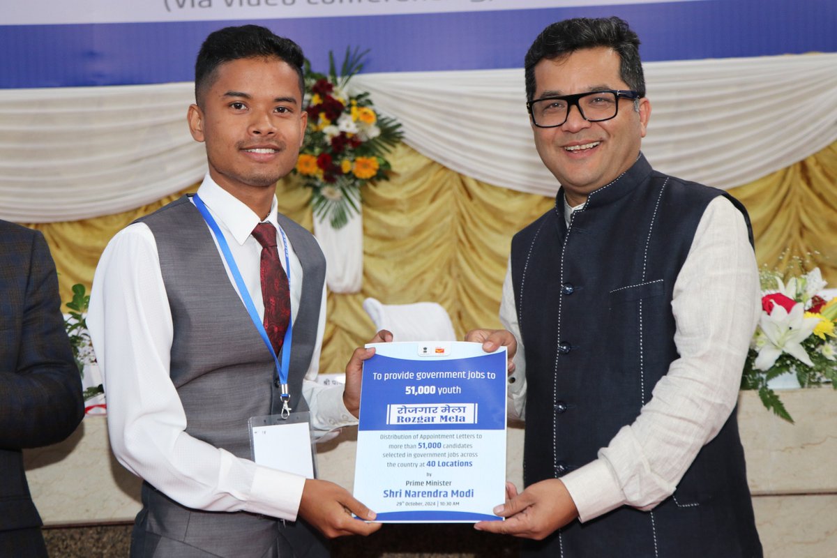 MeghalayaGov's tweet image. Hon'ble Union MoS for External Affairs and Textile, Shri. @PmargheritaBJP ji today #Distributed appointed letters to aspirants at #RozgarMela in #Shillong @DiprMeghalaya @PMOIndia @PIBShillong (meghalaya.gov.in/sites/default/…)