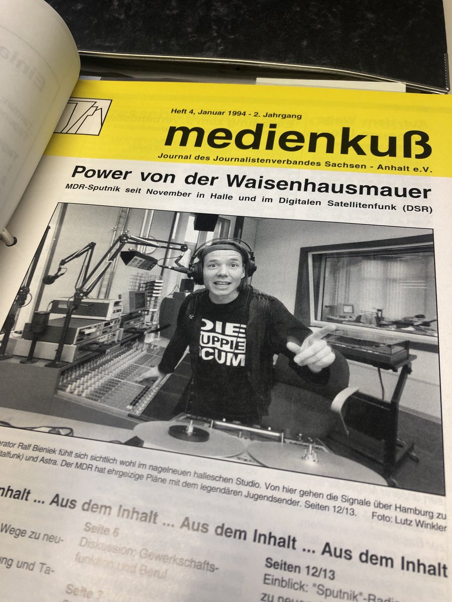 Niklas Ottersbach (@nottersbach) on Twitter photo Eintauchen ins <a href="/djvlsa/">DJV Sachsen-Anhalt</a> Archiv. Vor 30 Jahren: als MDR Sputnik noch „der legendäre Jugendsender“ war, mit dem der MDR „ehrgeizige Pläne“ hatte. Eintauchen ins <a href="/djvlsa/">DJV Sachsen-Anhalt</a> Archiv. Vor 30 Jahren: als MDR Sputnik noch „der legendäre Jugendsender“ war, mit dem der MDR „ehrgeizige Pläne“ hatte.