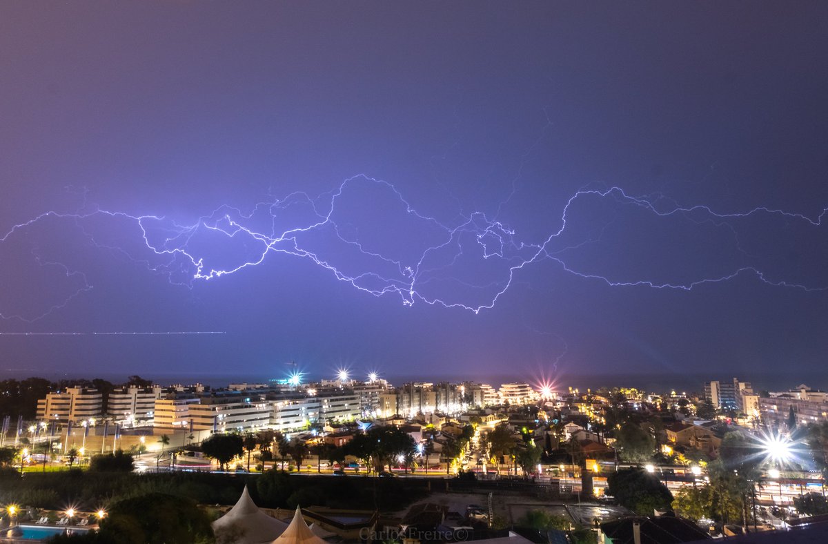 #Tormenta de esta pasada noche sobre el Mar de Alborán y #Málaga, un no parar de rayos durante horas!! #DANA⚡