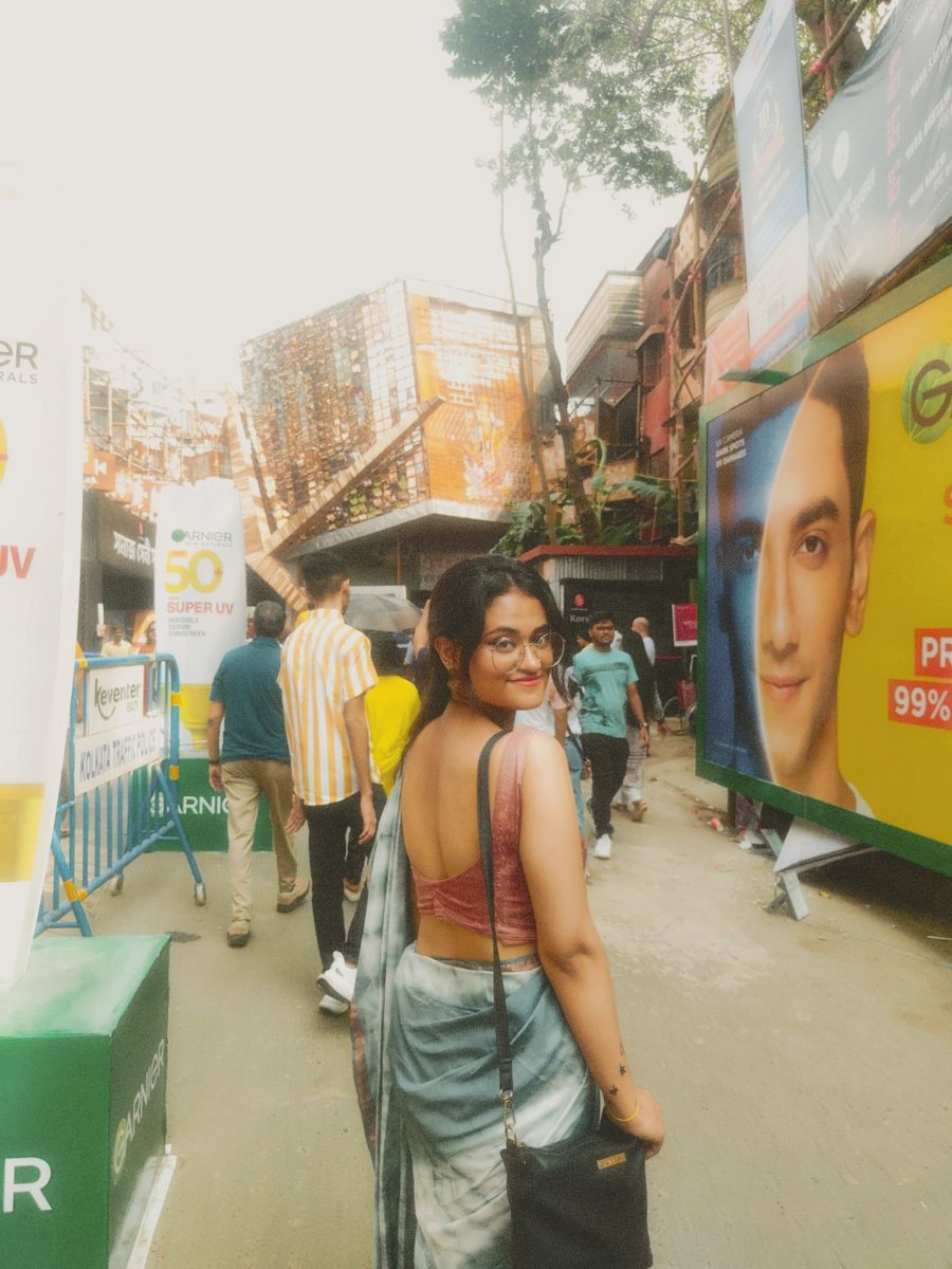 mountain_ew's tweet photo. I'm like completely alone in college tonight and I feel like crying so here's me during pujo to make myself feel better https://t.co/C2DMlEfra3